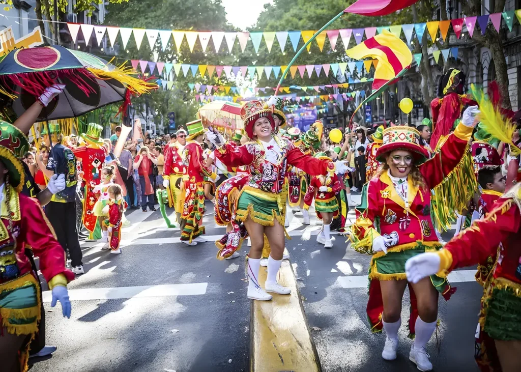 Una comparsa bailando en las calles de Buenos Aires